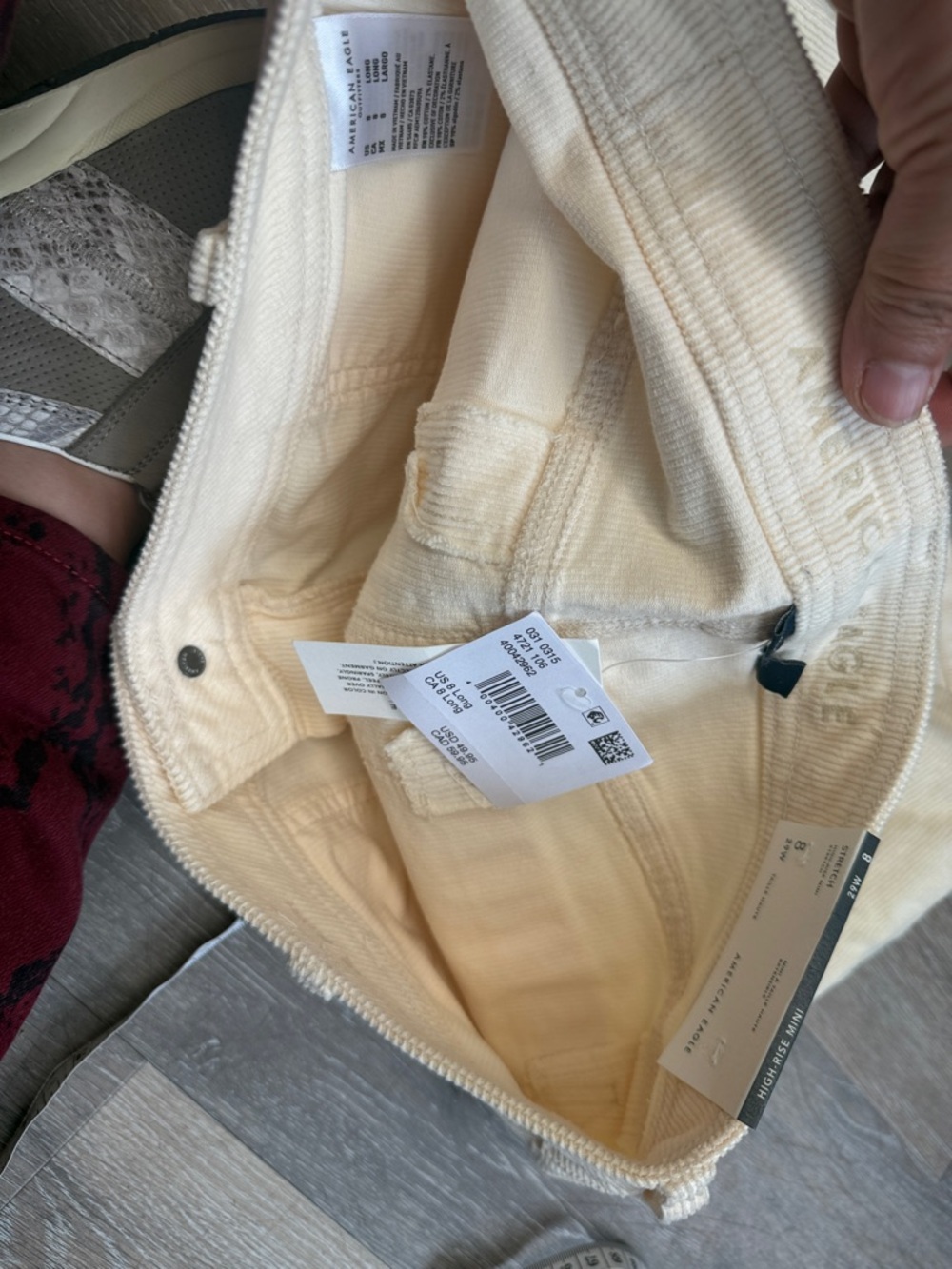 American Eagle High-Rise Mini Corduroy Shorts in Cream size 29W/8 US women - Picture 3 of 8